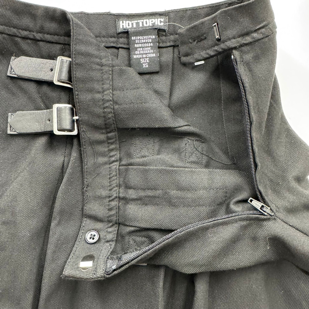Hot Topic Mini Skirt Womens XS Black Buckle Pleated Grunge Goth Punk Rock NWOT - Picture 6 of 11
